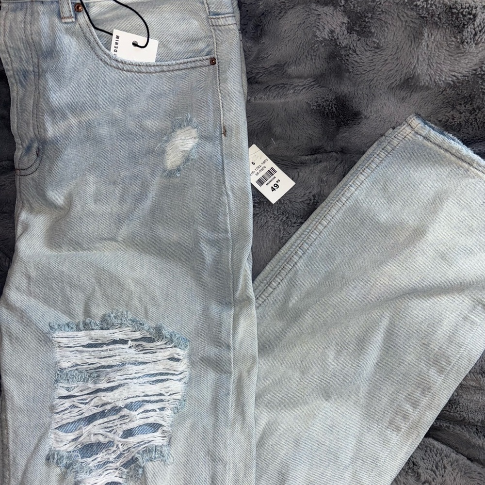 Light Blue Distressed refuge denim 90s Jeans